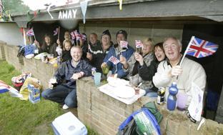 03-06-12
Jubilee at Harwich Royal Oak football club.
Family and friends use a dug out for shelter