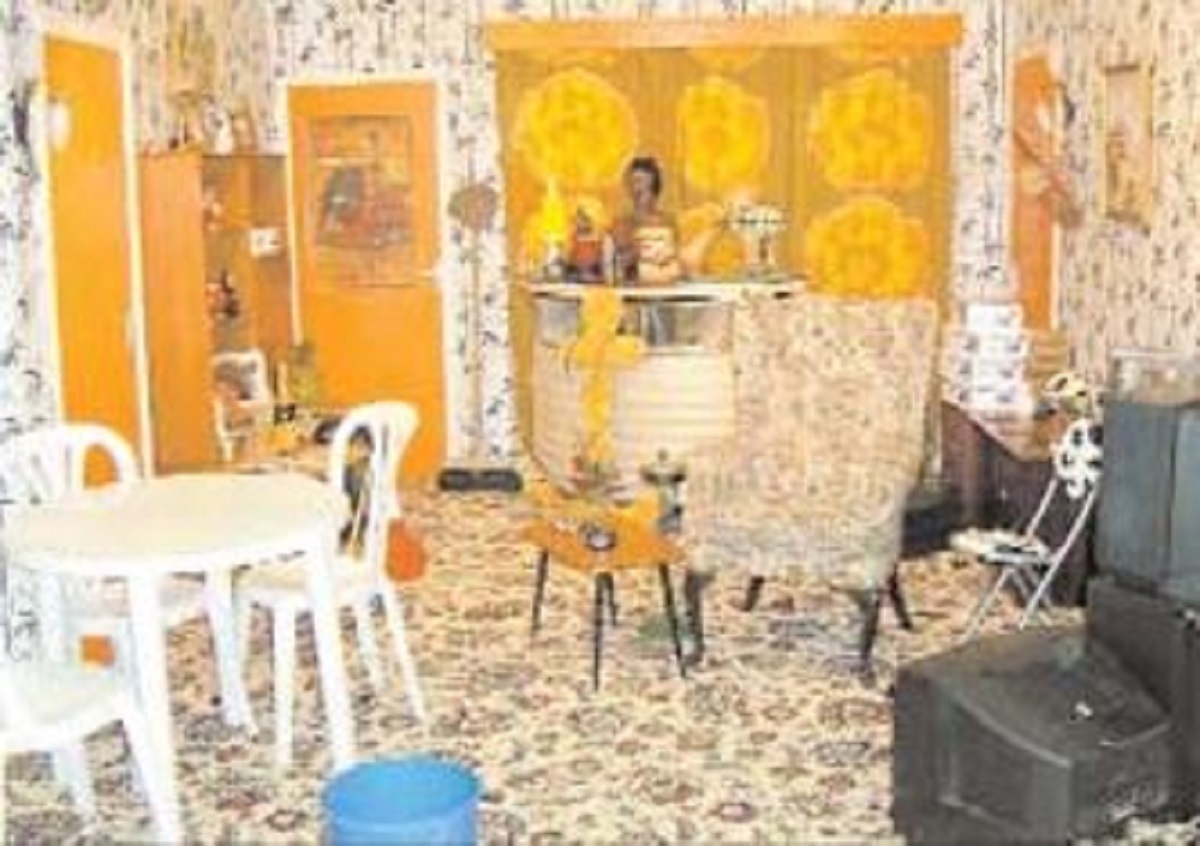 Nelson Mandela would be proud - a mock-up of the Trotters flat, which fans could pose in at the Colchester convention