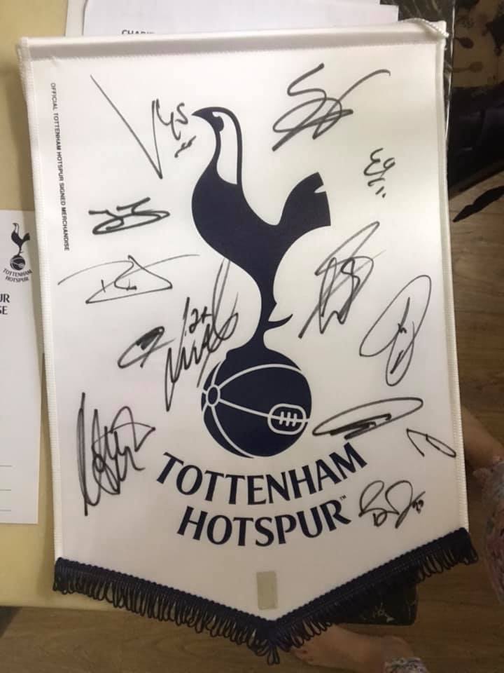 Auction - Tottenham Hotspur Football Club’s signed pennant 