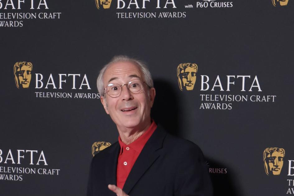 Ben Elton says theatre audiences should ‘apply their manners’