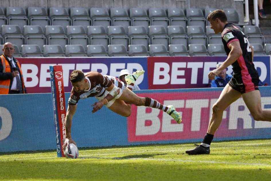 Tommy Makinson scores four tries as St Helens coast past Huddersfield